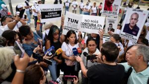 Autoridades venezolanas excarcelan a 103 personas detenidas tras las elecciones