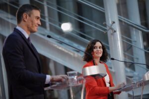Ayuso tacha de "cobarde" a Sánchez y le culpa de ser el que ha orquestado "una operación de Estado" para destruirla