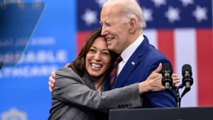 Biden y Harris comparten los focos en el encendido del árbol de Navidad de la Casa Blanca - AlbertoNews