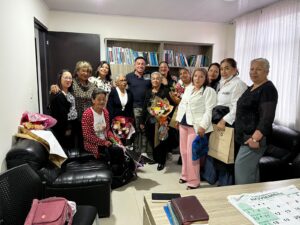 Carlos Fajardo cerró el 2024 rodeado de apoyo femenino