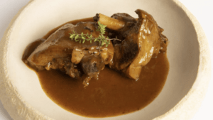 Cómo hacer cabrito guisado, una receta tradicional para celebrar Nochebuena