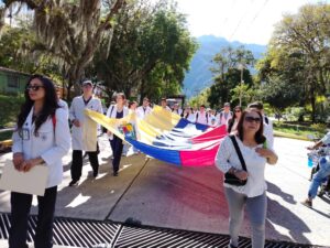 Con marcha de batas blancas, médicos exigen libertad para colega detenida en Mérida