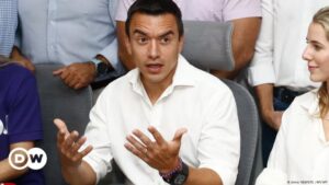 Congreso de Ecuador defiende archivar la 'Ley Antipillos' – DW – 01/12/2024
