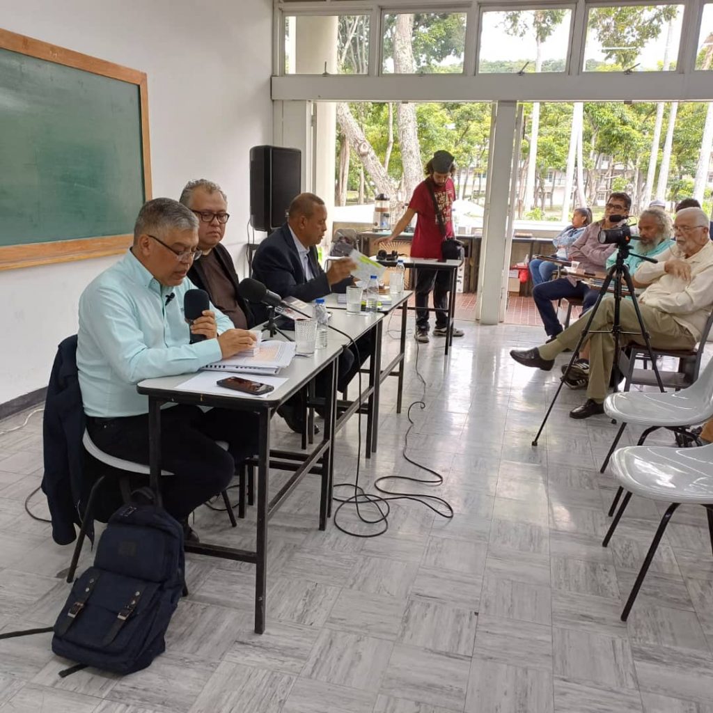 Constituyentes Elías Jaua y Rodolfo Sanz defienden carácter participativo y protagónico de la Constitución de 1999