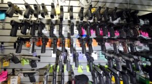 Contabilizan más de 15 mil muertos por arma de fuego en EEUU durante 2024 - AlbertoNews