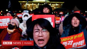 Corea del Sur: miles de personas salen a protestar después de que el Parlamento no destituyera al presidente
