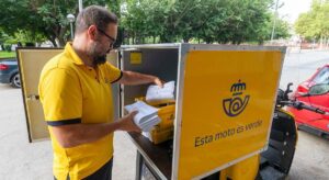 Correos y sindicatos firman un acuerdo que fija el nuevo marco laboral de la empresa