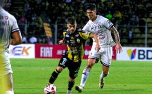 Deportivo Táchira y Carabobo empatan en la ida de la final del fútbol venezolano - AlbertoNews