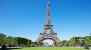 Desalojan más de mil personas de la Torre Eiffel