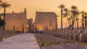 Descubren en Luxor un sarcófago de la época del Imperio Medio de Egipto