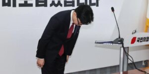 Dimite el líder del partido gobernante de Corea del Sur tras apoyar el 'impeachment' a su presidente