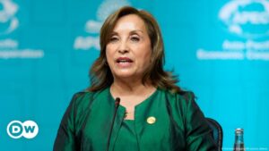Dina Boluarte en riesgo de destitución por cirugía de nariz – DW – 04/12/2024