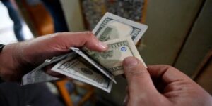 Dólar oficial del BCV arrancará 2025 por encima de 52 bolívares