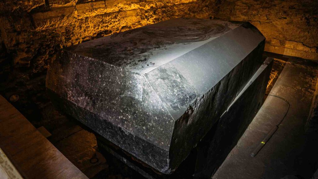 Egiptólogos franceses han descubierto un sarcófago del Imperio Medio en Luxor