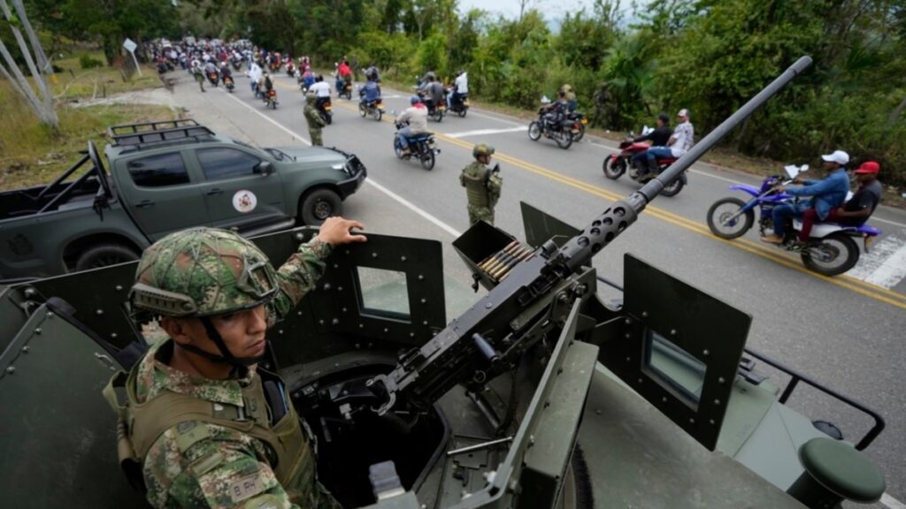 Ejército colombiano halla fosa común con jóvenes que habrían sido víctimas de reclutamiento