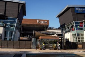 El 48.020, segundo cuarto premio, deja 200.000 euros en el centro comercial Bonaire arrasado por la dana