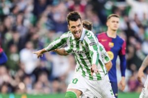 El Betis amarga a un Barça de altibajos