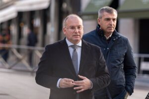 El Gobierno y PP no alcanzan acuerdo para repartir a menores migrantes y se remiten a la Conferencia Sectorial