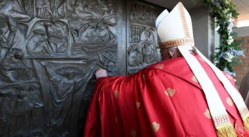 El Papa Francisco abre segunda Puerta Santa del Jubileo 2025 en cárcel de Rebibbia