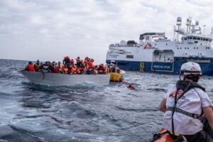 El barco de MSF deja de rescatar migrantes en el Mediterráneo : IPS Agencia de Noticias