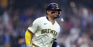El emotivo momento del pelotero venezolano William Contreras con un adulto mayor (Video) - AlbertoNews