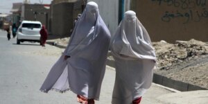 El líder talibán prohíbe las ventanas que den a vivendas donde pueda haber mujeres