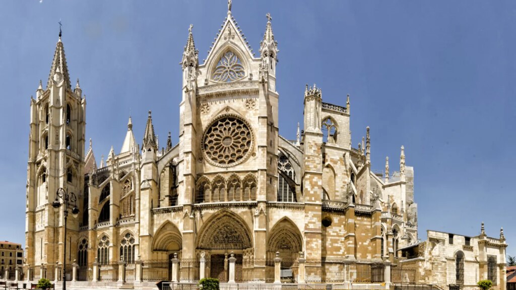El mejor restaurante de León está en una basílica y tiene un ticket medio inferior a 25 por persona