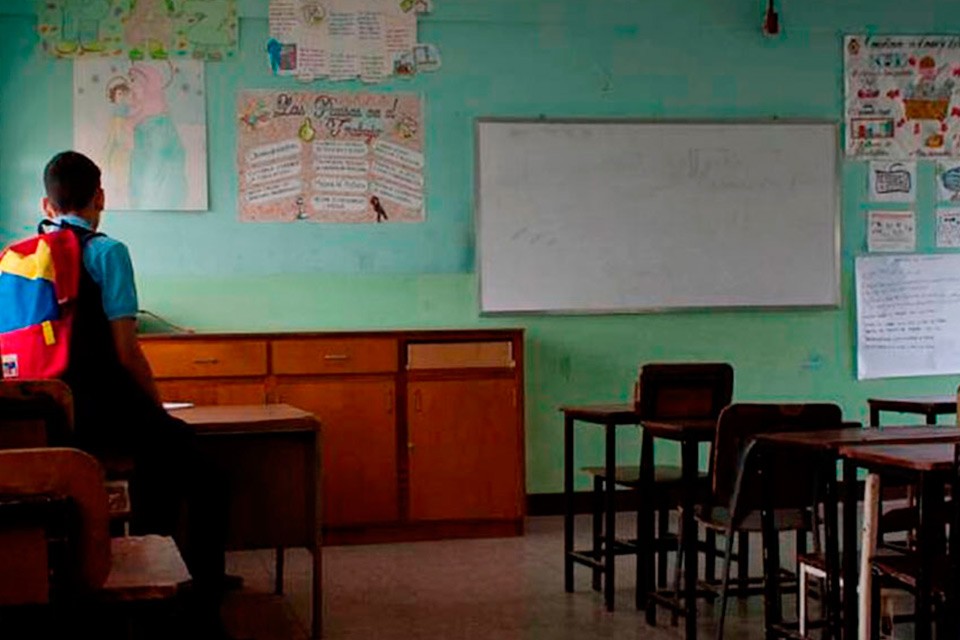 El ministro habla de calidad educativa pero ellos no cumplen
