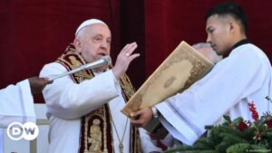 El papa pide en Navidad que "callen las armas" en el mundo – DW – 25/12/2024