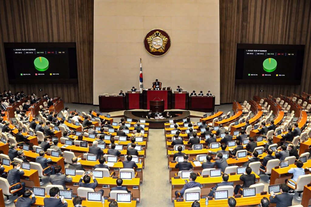 El partido del presidente surcoreano rechaza apoyar su destitución a pesar de criticar la ley marcial