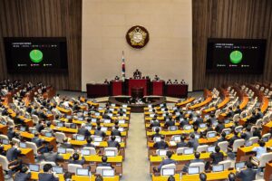 El partido del presidente surcoreano rechaza apoyar su destitución a pesar de criticar la ley marcial
