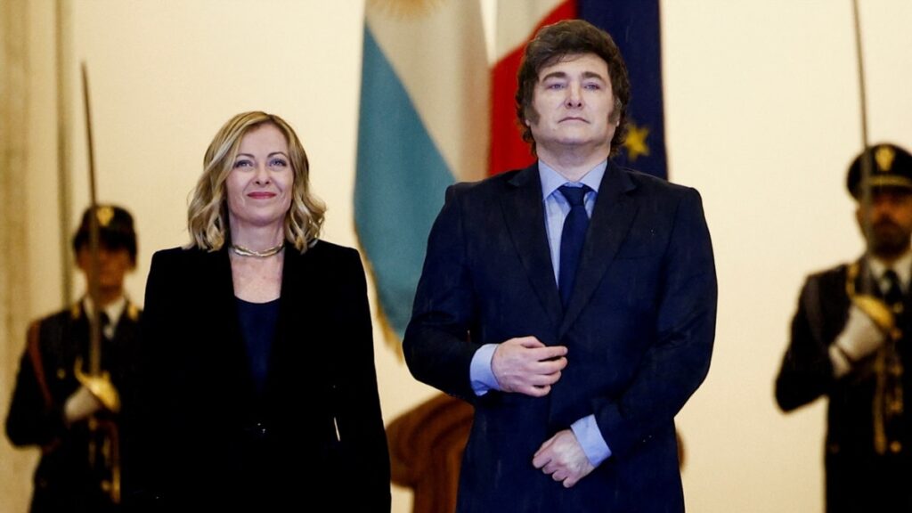 El presidente argentino Javier Milei recibe la nacionalidad italiana durante visita a Roma: fuente