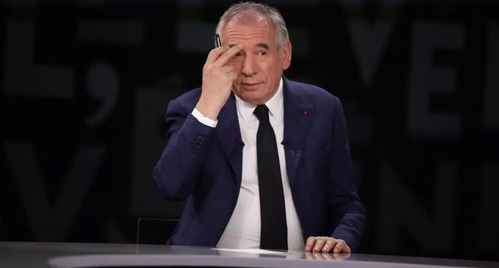 El primer ministro francés inicia su mandato con una impopularidad récord, según sondeo - AlbertoNews