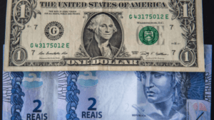 El real brasileño se deprecia un 0,99 % frente al dólar