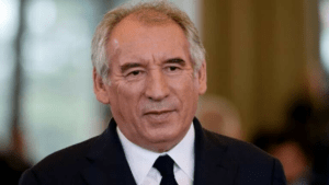 Emmanuel Macron nombró a François Bayrou como primer ministro