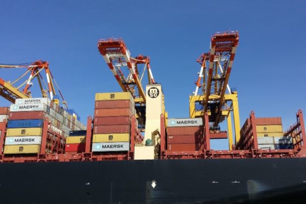 Empresarios chinos prevén construir una plataforma de exportaciones en Paraguaná