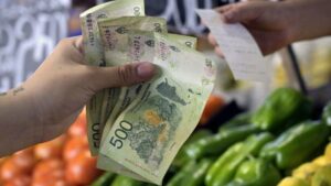 En Argentina es posible ser millonario y pobre a la vez. Aquí la razón