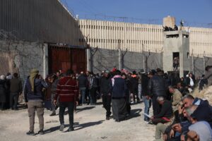 Entre 40 y 50 cadáveres hallados en la prisión siria de Sednaya, dice Observatorio - AlbertoNews