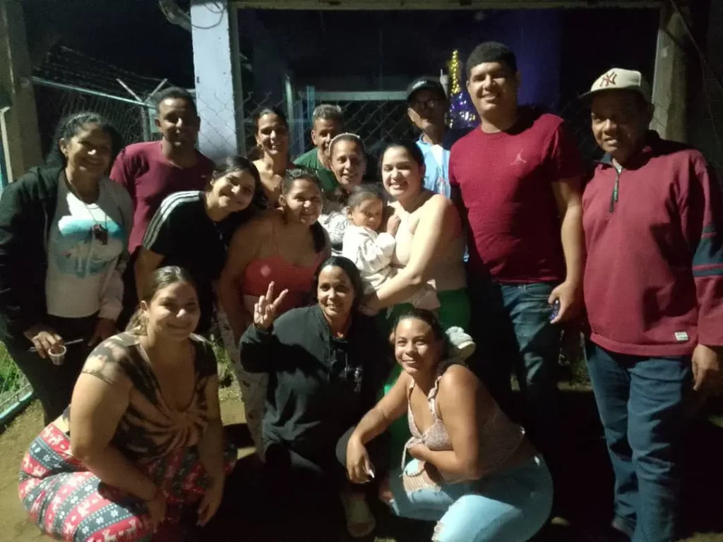 Excarcelan a 12 presos políticos