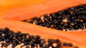Expertos afirman que las 'pepas' de papaya se pueden comer y tienen beneficios para el corazón