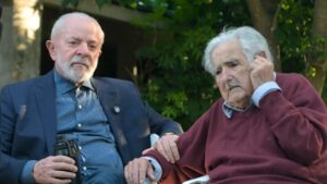 Expresidente de Uruguay José Mujica recibe las máximas distinciones de Brasil y Colombia