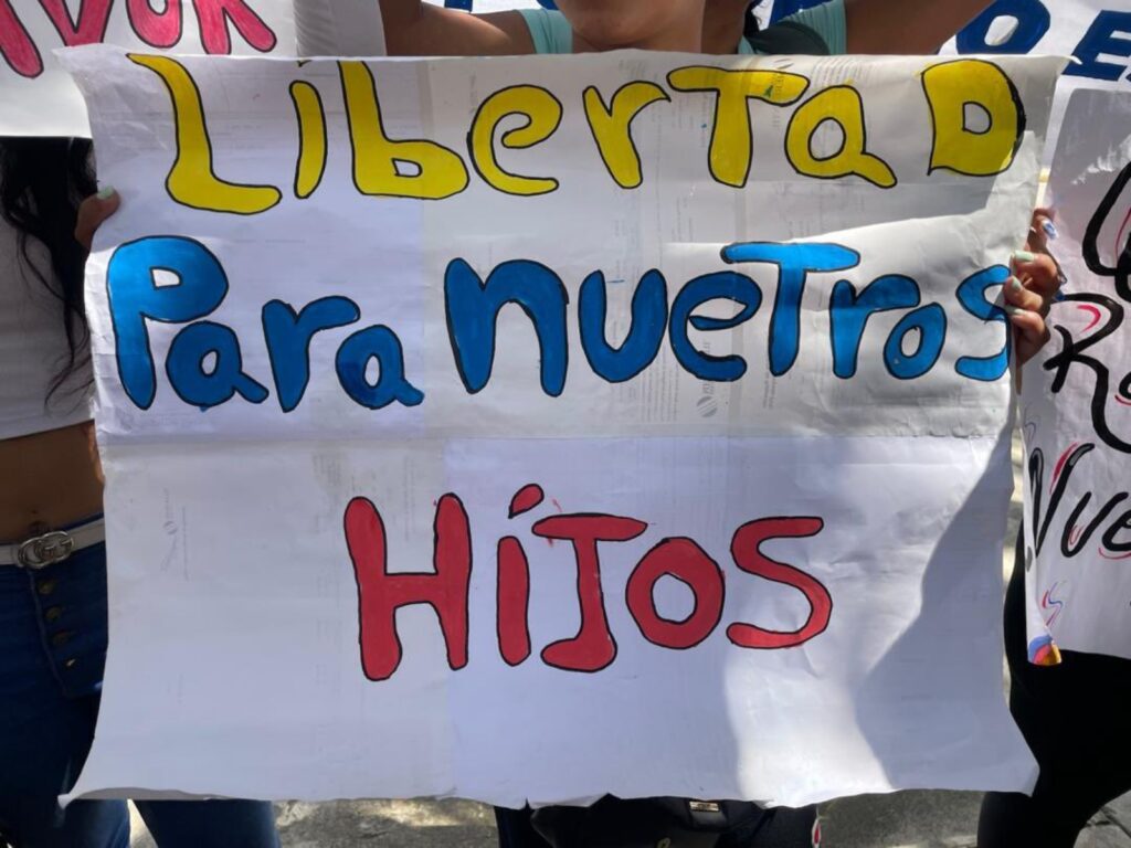 Familiares de detenidos en la cárcel de Tocuyito denunciaron las condiciones del gobierno para excarcelarlos