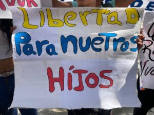 Familiares de detenidos en la cárcel de Tocuyito denunciaron las condiciones del gobierno para excarcelarlos