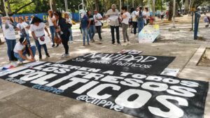 Familiares de presos políticos frente a la Fiscalía: Ellos no son terroristas