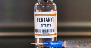 Familias de EEUU retiran petición de investigar a China sobre fentanilo - AlbertoNews