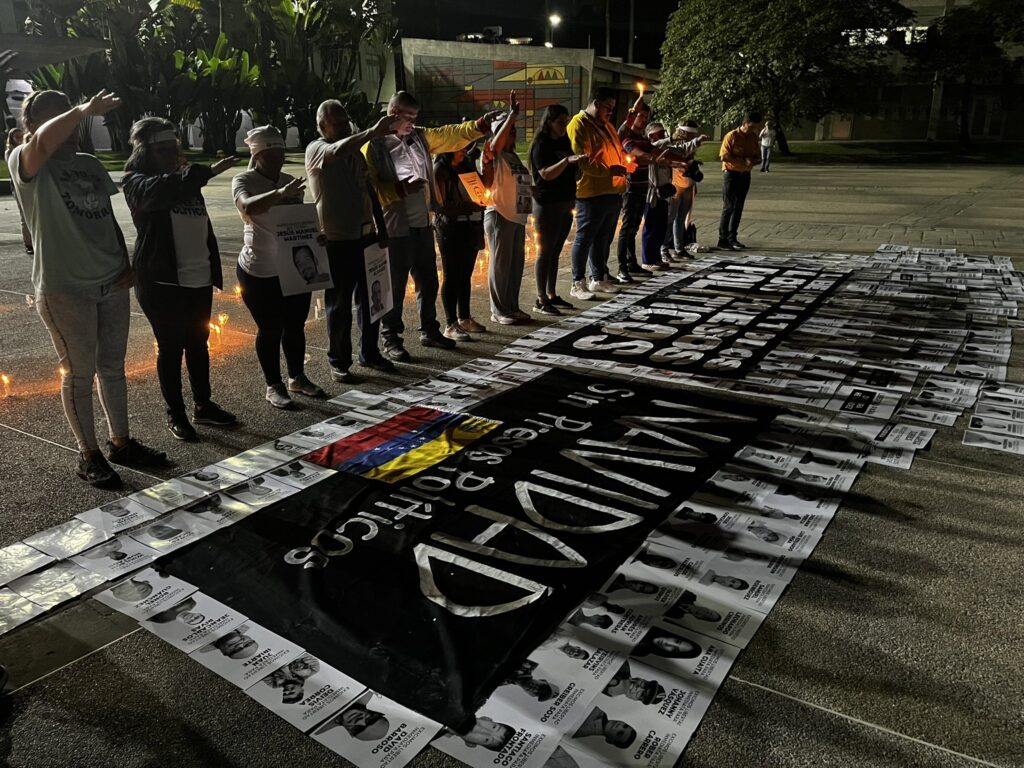 Familias de presos políticos realizaron vigilia para pedir su libertad