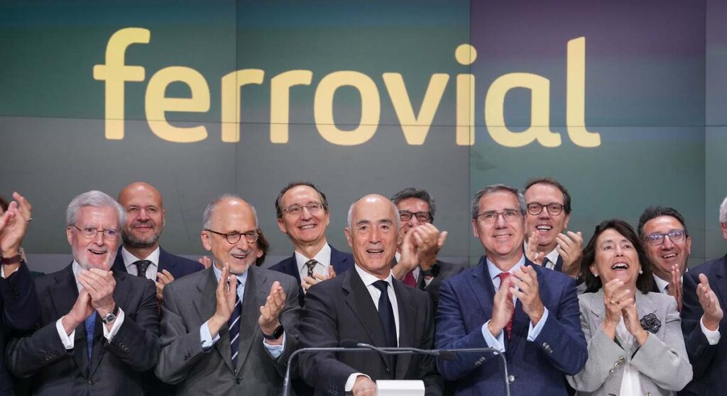 Ferrovial pagará este mes dos dividendos con su acción en máximos históricos
