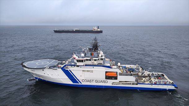 Finlandia detiene un barco vinculado a Rusia sospechoso de dañar cables submarinos en el Báltico