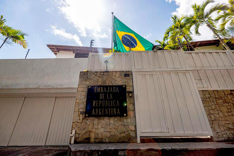 Acoso criminal embajada de Argentina