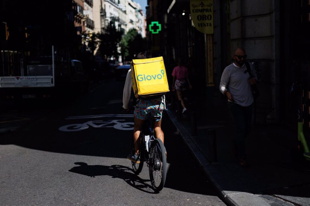 Glovo cambia de modelo laboral y contratará a sus repartidores en España